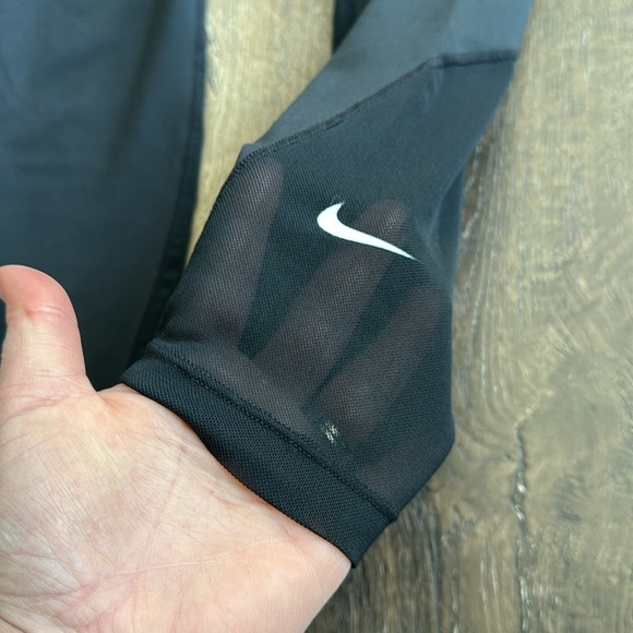 Nike Dri Fit athletic leggings. Women’s size medium. Black. Great condition! - Picture 4 of 9